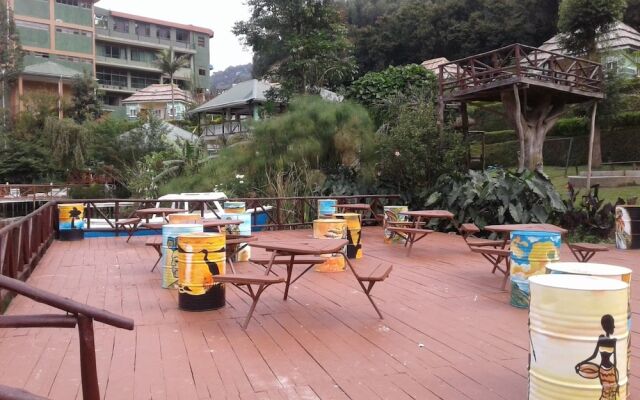 Bunyonyi Safaris Resort