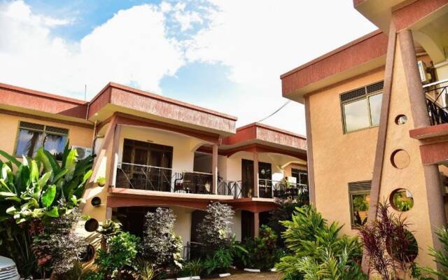 Four Vins Hotel & Apartments