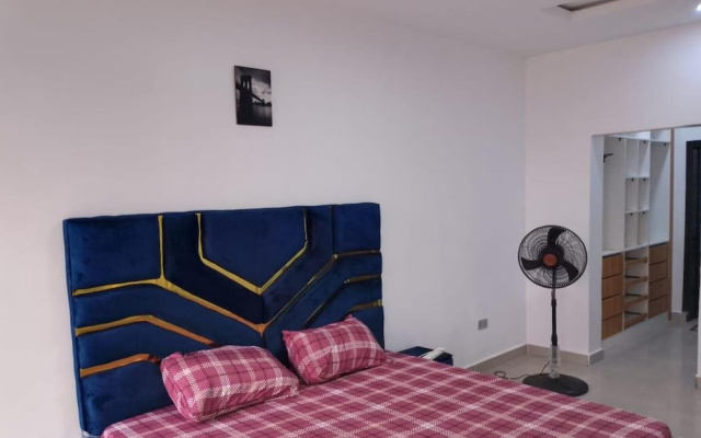 Shimawa-apartment-sleeps2-parking-24/7security