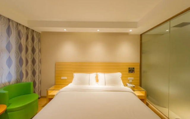 Qingpishu Hotel （Guilin West City Road,Walking street ）