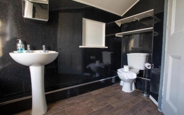 Old Barrington Arms Apartments