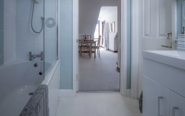 The Nest - 1 Bedroom Apartment - Tenby