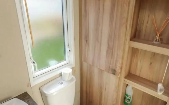 Caravansleeps6-freeparking-quietretreat-nature