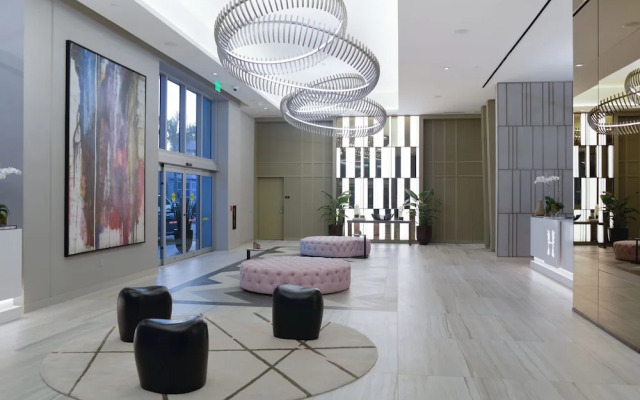 40th-Floor Gem Top Views & Amenities