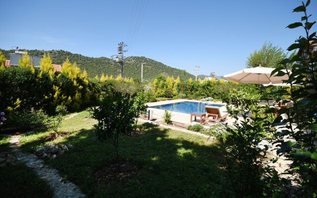 Villa Luvi by Helaltatilvillari
