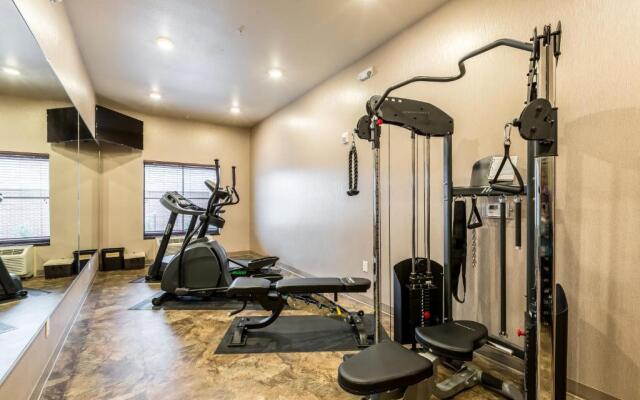 Cobblestone Hotel & Suites - Hartford