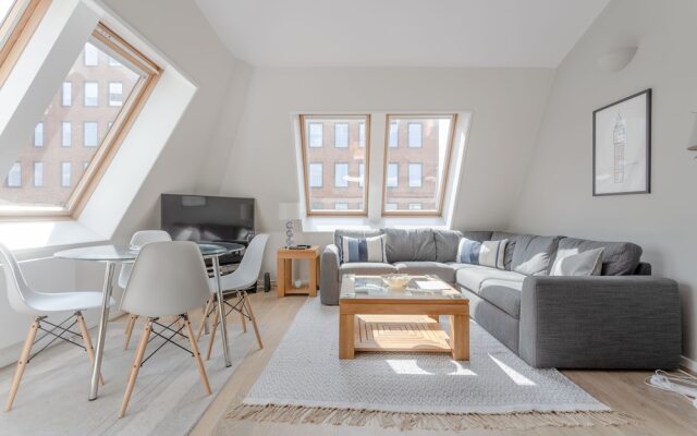 Modern 2 Bedroom Home With a View