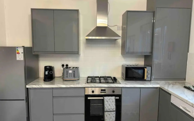 3-bed Home, Sleeps 8, Ideal for Large Groups