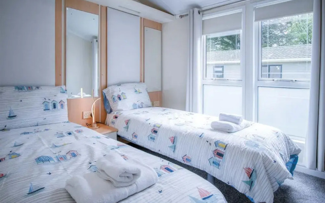 2 Manor Lodge - 2 Bedroom Lodge - Pendine