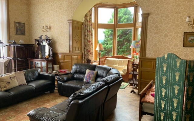 Dalmore House - The Duchess Apartment