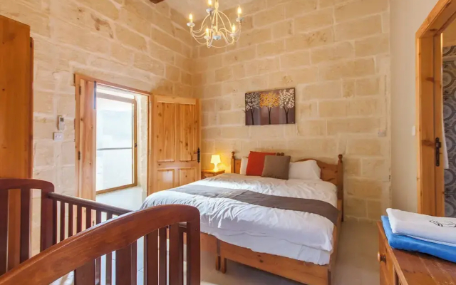 Naduri, Beautiful Gozitan Villa + Pool