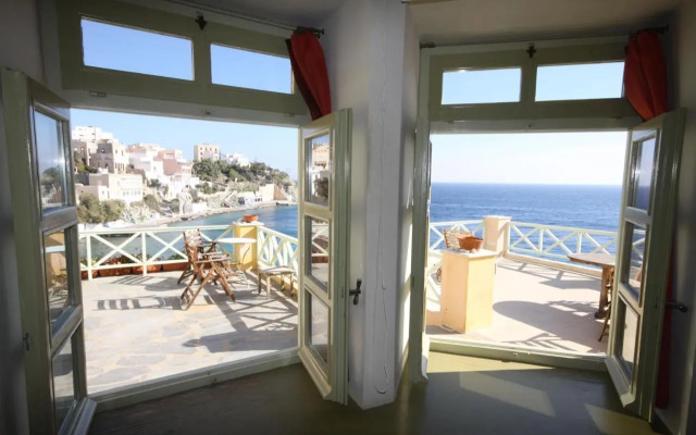 Apollonos Seafront Apartment