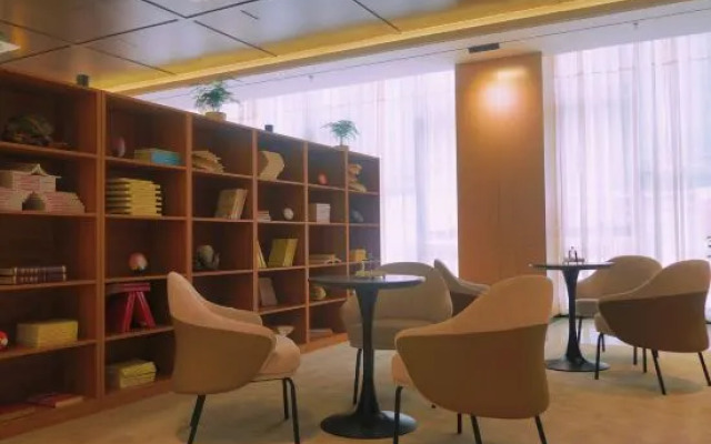 Baoxing Jiajinshan Hotel