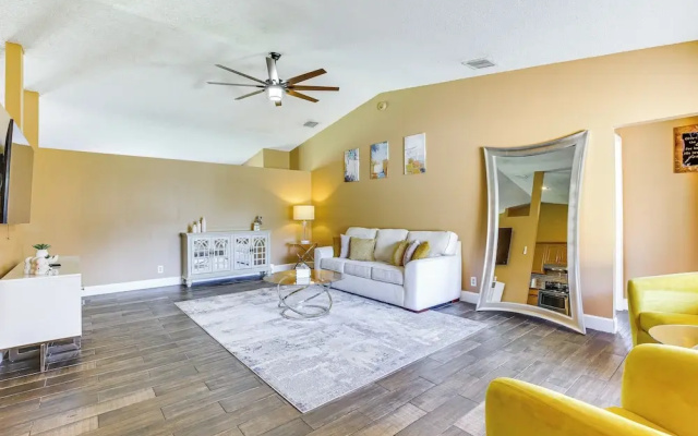 Near Beaches: Pet-friendly Sunrise Escape w/ Patio