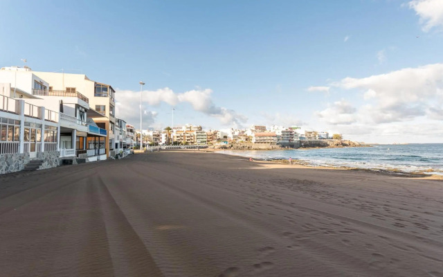 Front line beach with fantastic terrace.