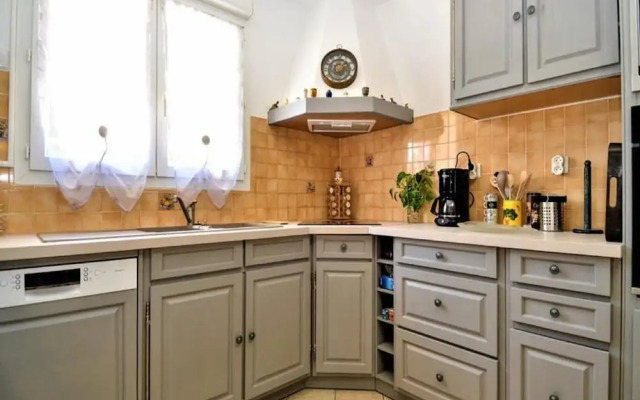 Cozy Villa in Saint-laurent-la-vernede