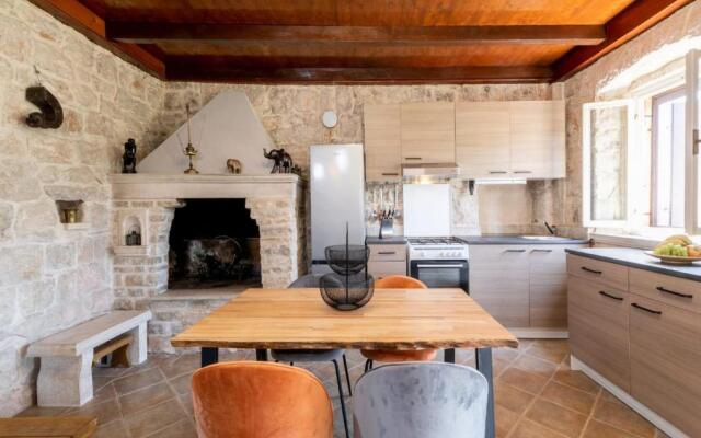 Stone House Prapatna