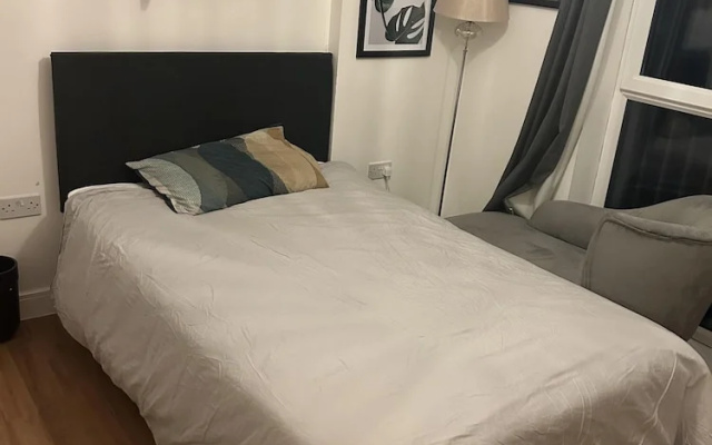 Immaculate 2-bed Apartment in Romford