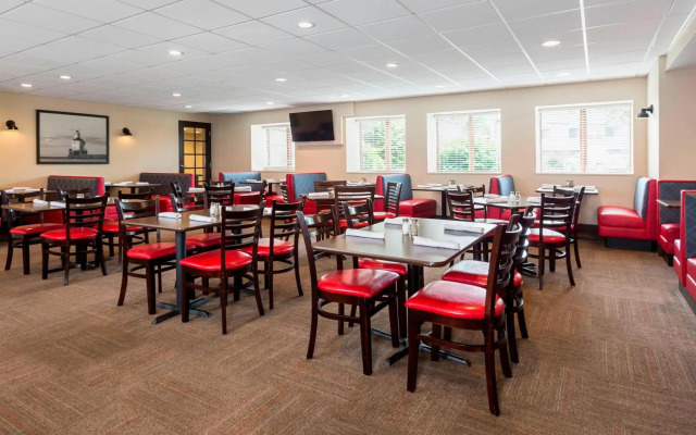 Four Points by Sheraton Milwaukee Airport