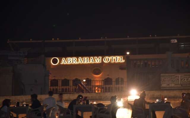 Abraham Otel