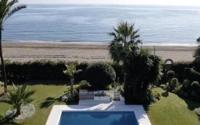 1077 beach villa el paraiso