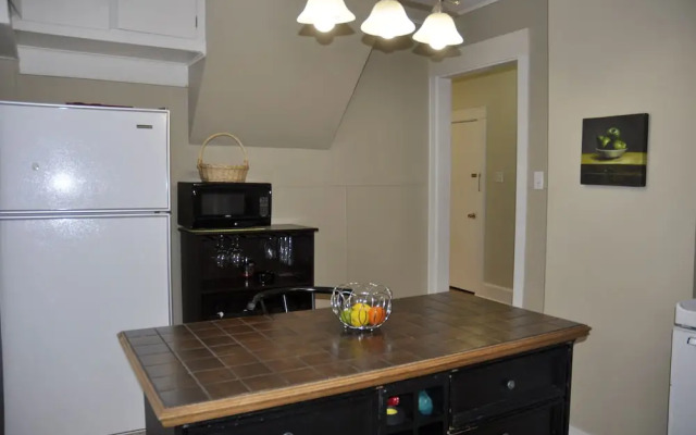 Moncton Suites - 81 Maple Street