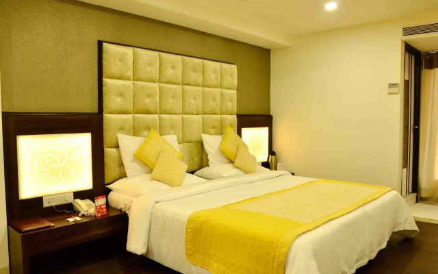 OYO Premium Kanchan Bagh
