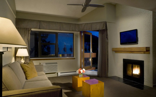 Whistler Village Inn And Suites