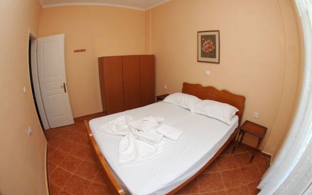 Tiku's Apartments