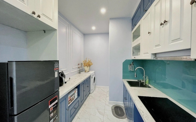 D El Dorado Westlake Luxury Apartments