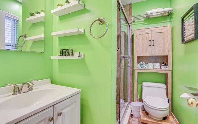 Centrally Located Philadelphia Townhome w/ Patio!