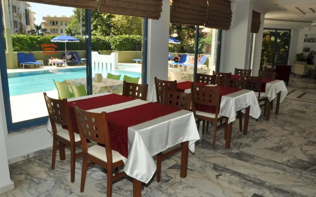 Almera Aparthotel