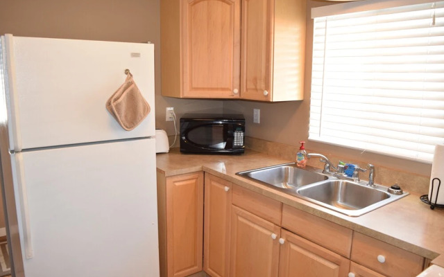 345 Hinds 2 Bedroom Cabin by Redawning