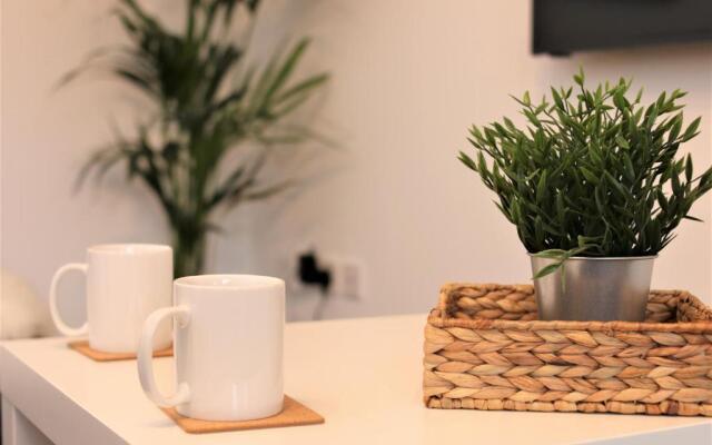 Two Bed Apartment - Free Private Parking - by PROPERTY PROMISE