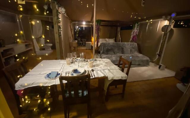 Beautiful Lakeside Safari Lodge