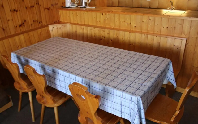 Stunning Apartment With Mountain Views