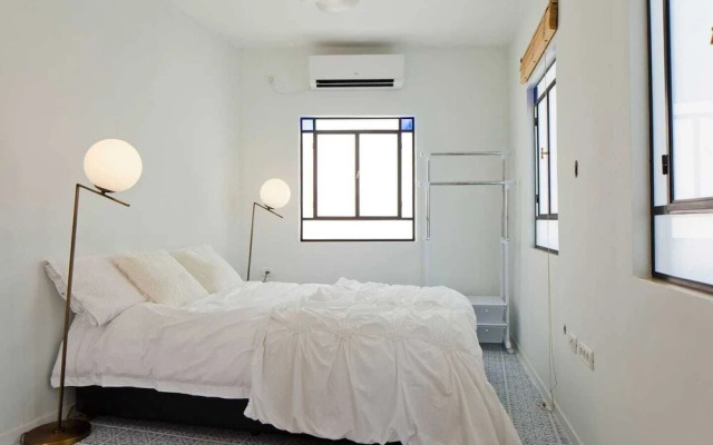 Designed Jaffa Haven with Rooftop by Sea N' Rent