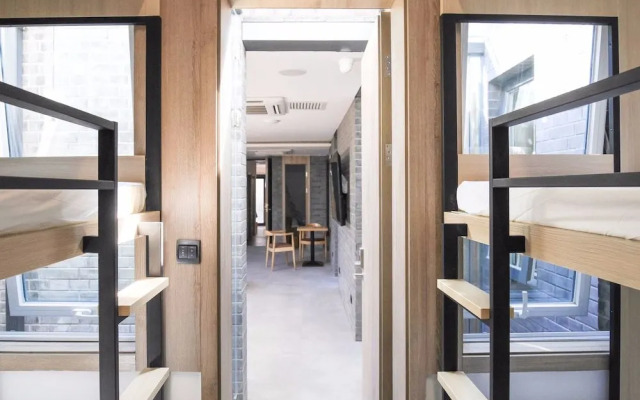 WeLight Hostel - Lost in flowers