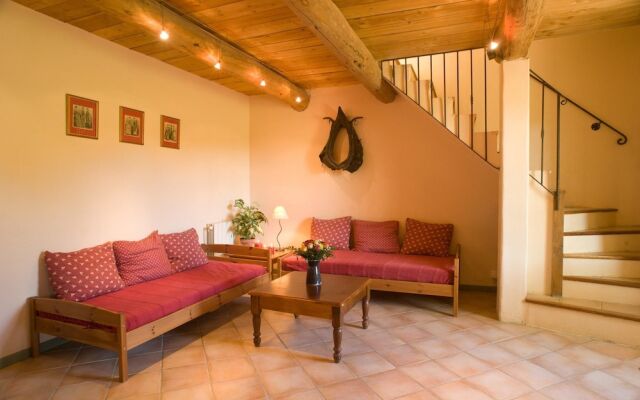 House With 2 Bedrooms in Grans, With Pool Access and Furnished Garden