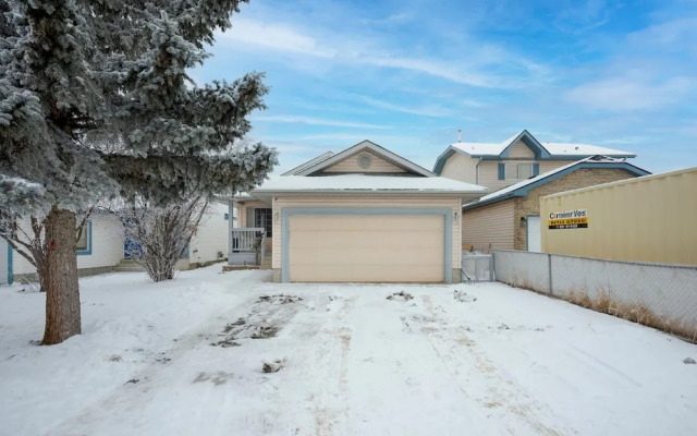 240 Spacious Modern Home w AC