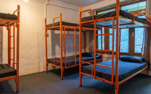 Whoopers Hostel Tosh