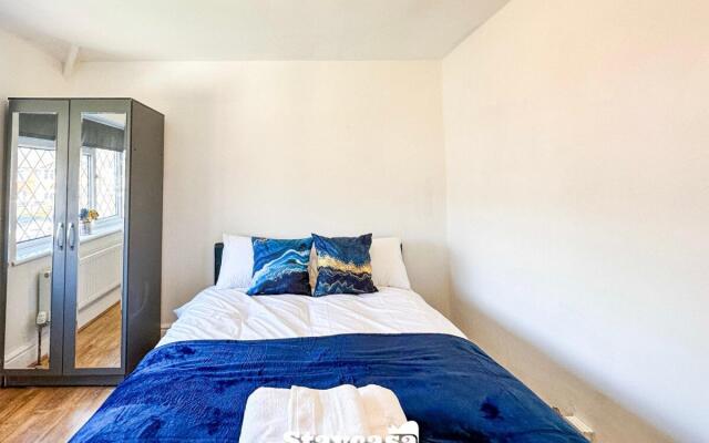 Beautiful Detached Villa - Jacuzzi Bath - Parking