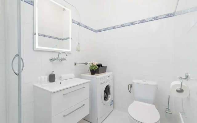 Krakow Main Square Apartment by Renters