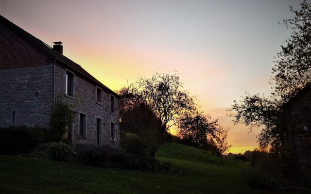 Quaint Holiday Home in Robechies amid Meadows