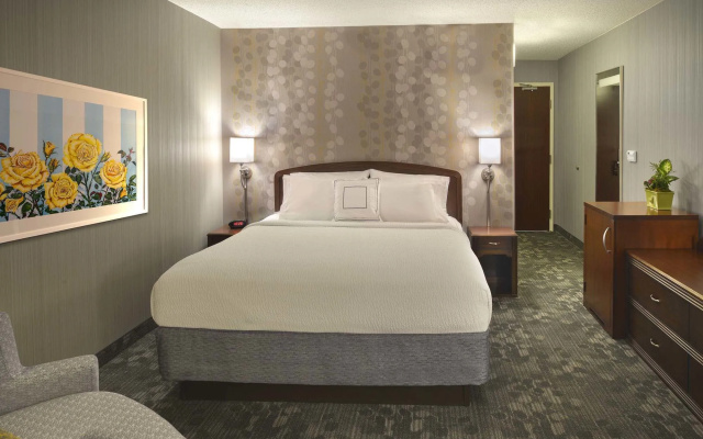 Courtyard by Marriott Grand Rapids Airport