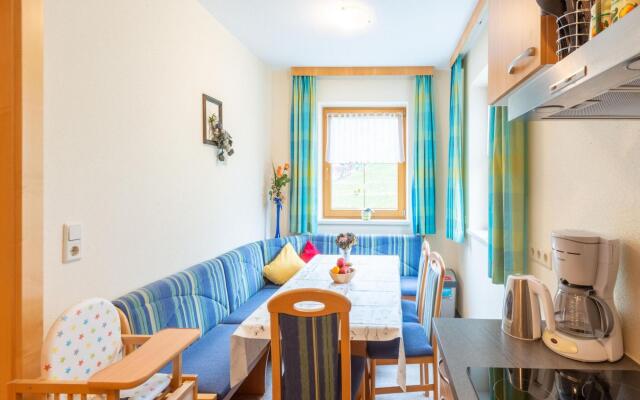 Wooden Apartment in Hainzenberg near Ski Bus