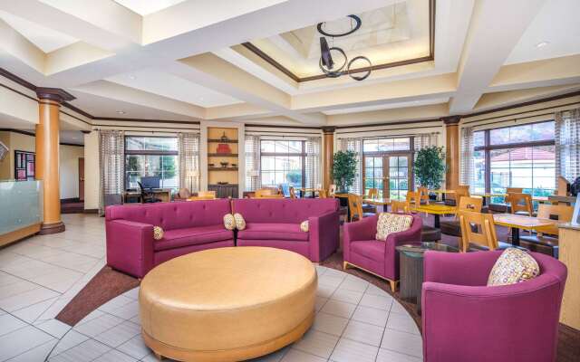 La Quinta Inn & Suites by Wyndham Atlanta Ballpark/Galleria