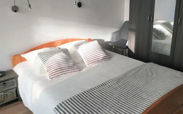Joli studio calme parking proche thermes et centre