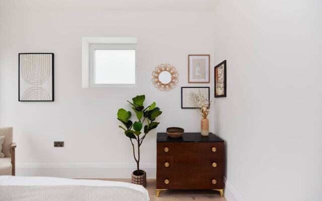 The Wembley Park Wonder - Charming 2bdr Flat With Balcony