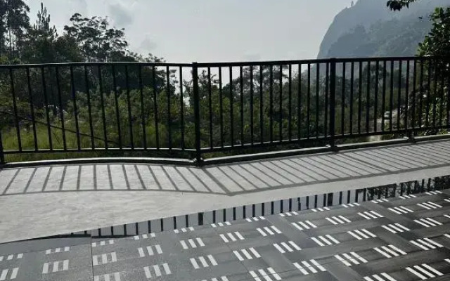 Vantage Hotel